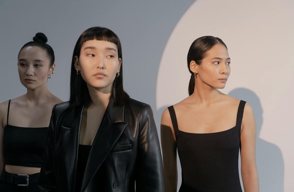 Discover Chic and Contemporary Brooch Styling Trends in Today's UK Fashion